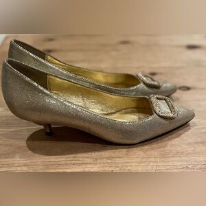 VERO CUOIO silver gold dressy buckle kitten heel wedding cocktail shoes 7M